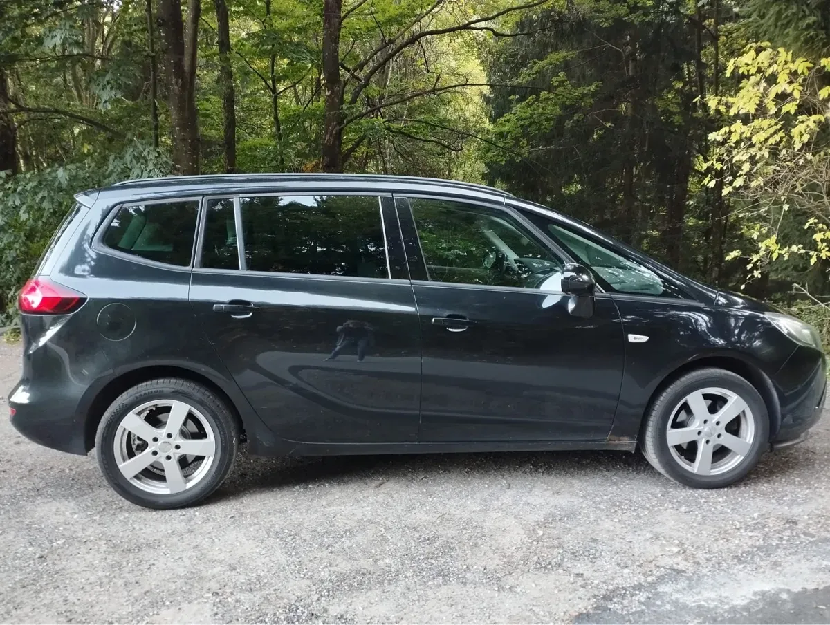 Opel Zafira Tourer 2013 photo 3
