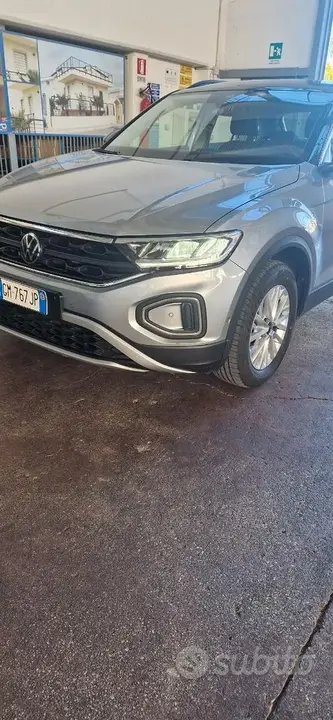 Volkswagen T-Roc 2023 photo 3