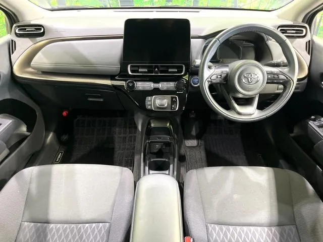 Toyota Aqua Z 2021 photo 2