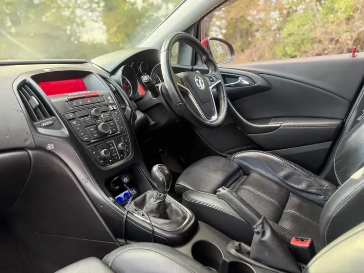 Vauxhall Astra 2015 photo 3