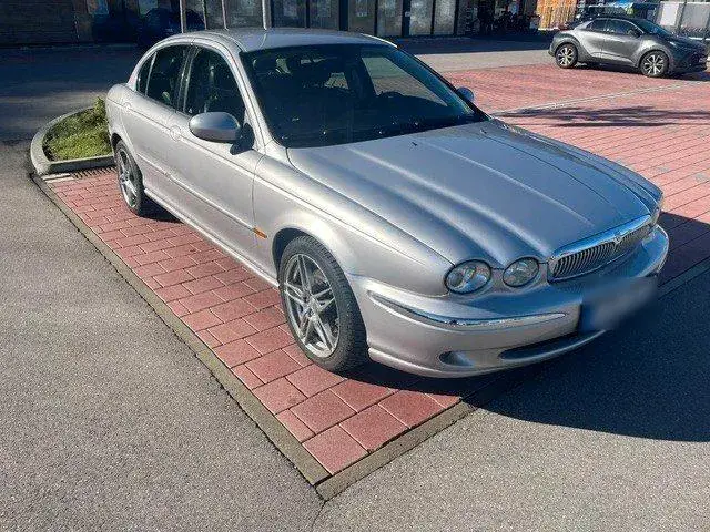 Jaguar X-Type