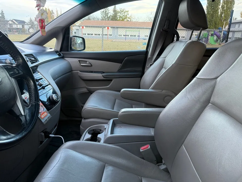 Honda Odyssey 2012 photo 5