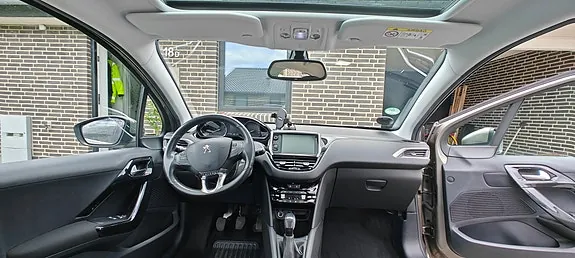Peugeot 208 2015 photo 5