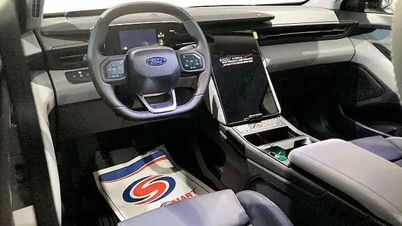 Ford Explorer 2026 photo 4