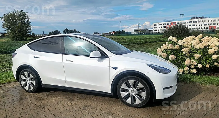 Tesla Model Y 2022 photo 2