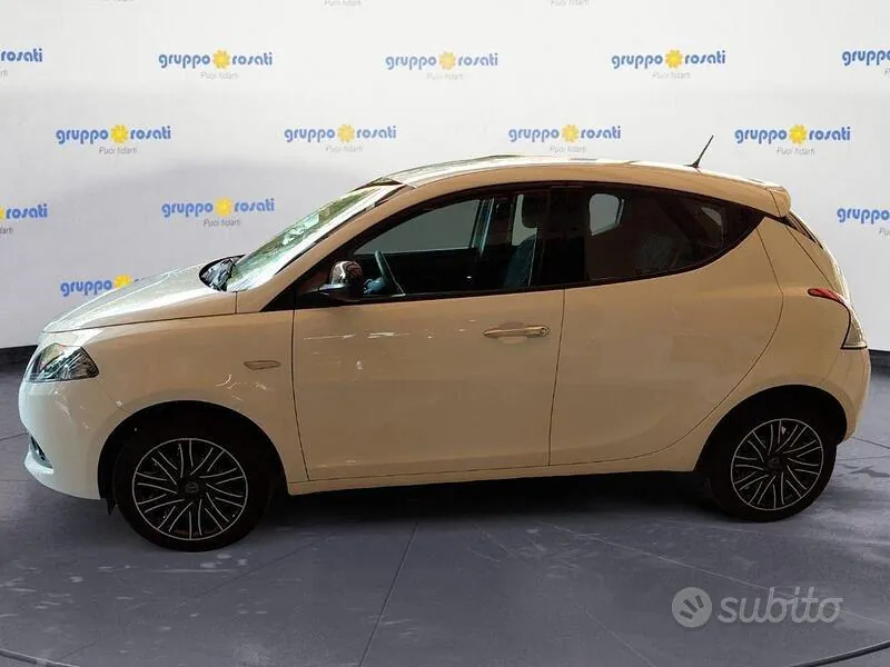 Lancia Ypsilon 2022 photo 2