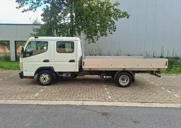 Isuzu Canter 2017 photo 3