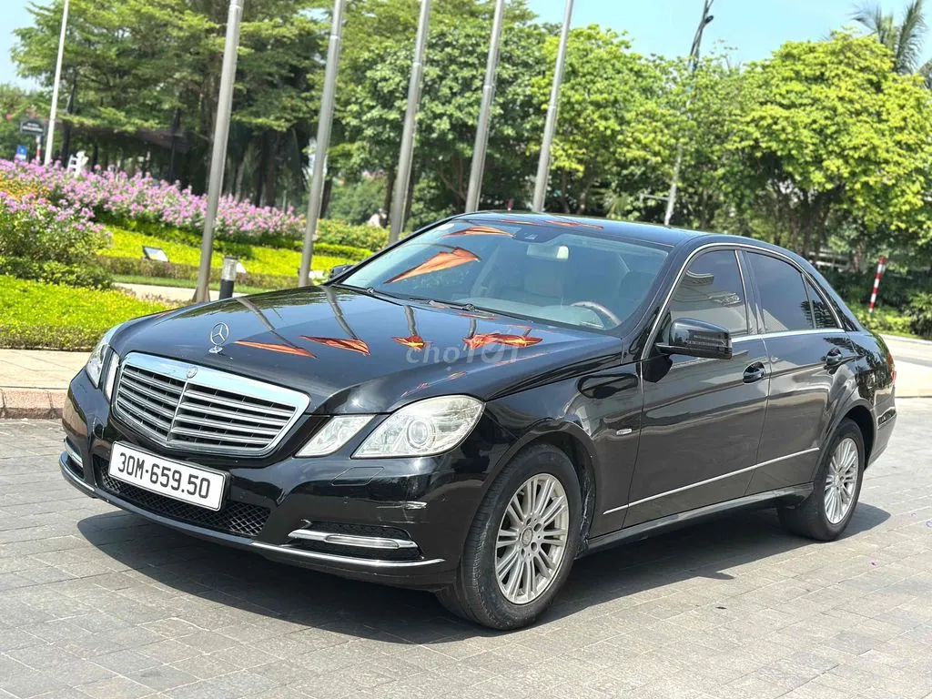 Mercedes-Benz E-Class 2011 photo 2