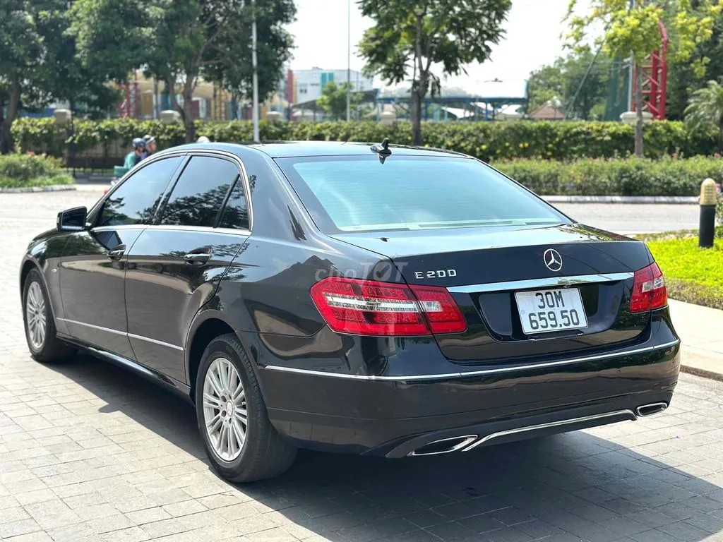 Mercedes-Benz E-Class 2011 photo 4
