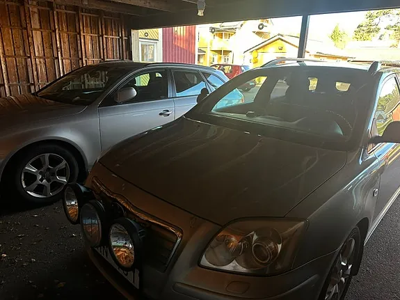 Toyota Avensis 2005 photo 2