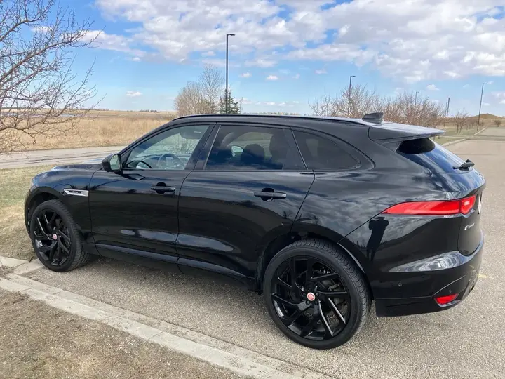 Jaguar F-Pace 2017 photo 2
