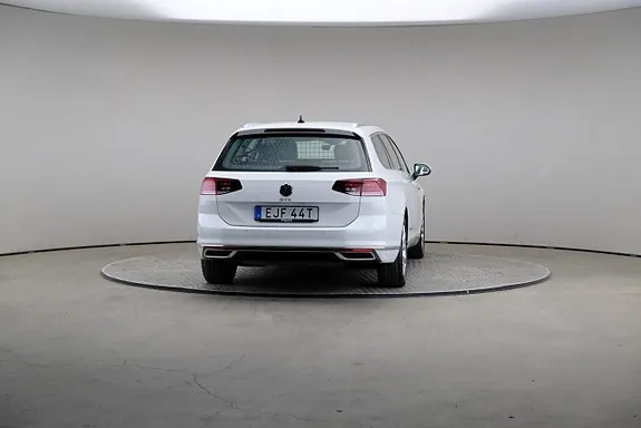 Volkswagen Passat 2022 photo 5