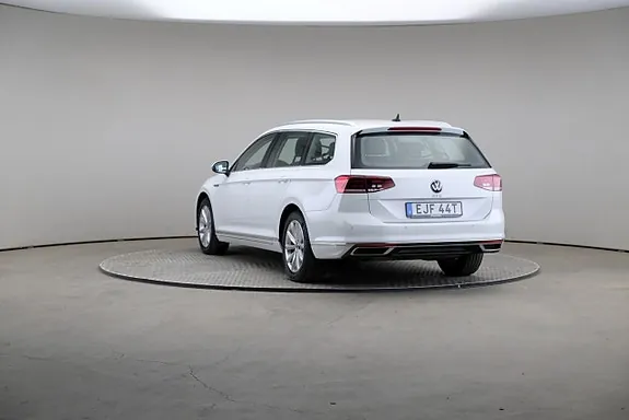 Volkswagen Passat 2022 photo 2