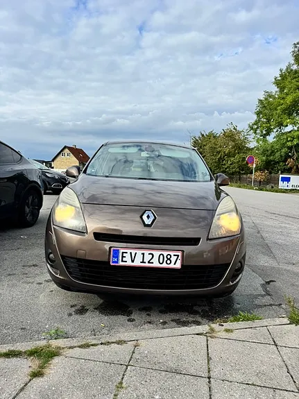 Renault Grand Scenic Iii 2010 photo 2