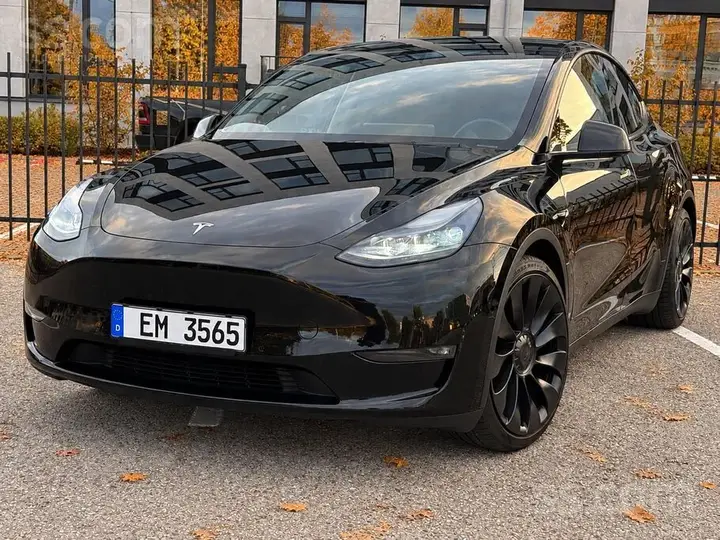 Tesla Model Y 2022 photo 2