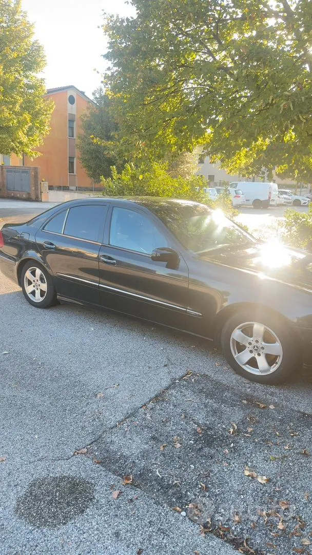 Mercedes-Benz E-Class 2002 photo 2