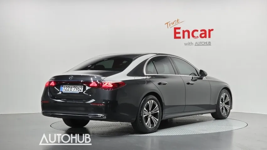 Mercedes-Benz E-Class 2025 photo 2