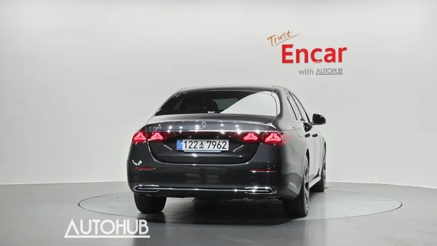 Mercedes-Benz E-Class 2025 photo 4