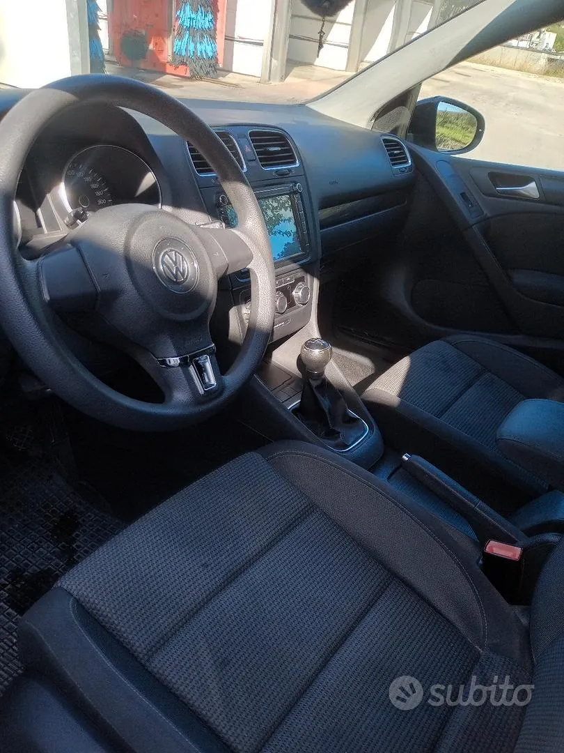Volkswagen Golf 2010 photo 5