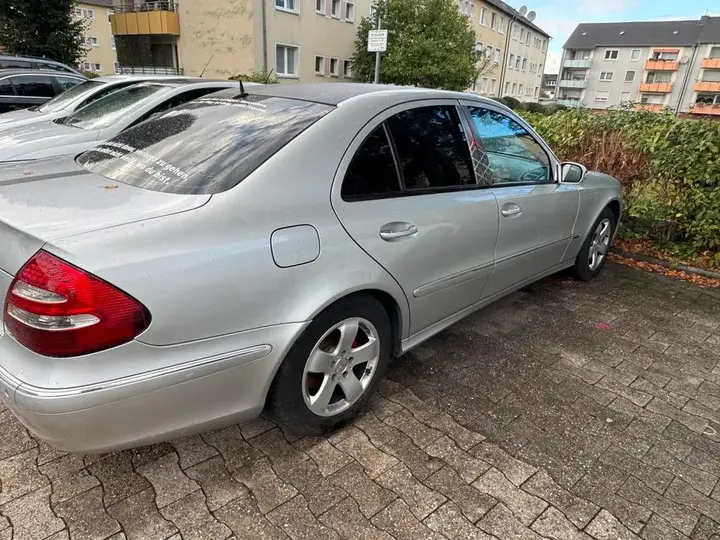 Mercedes-Benz E 220