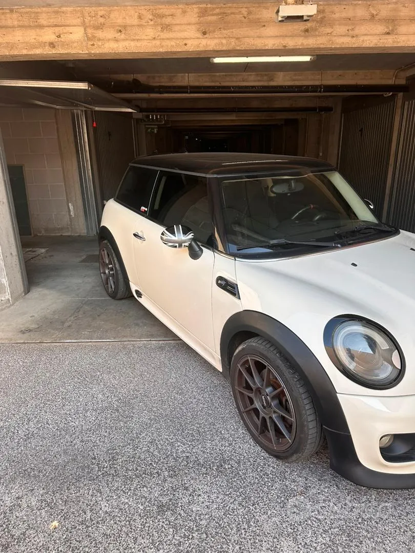 Mini Mini Cooper D 2011 photo 2