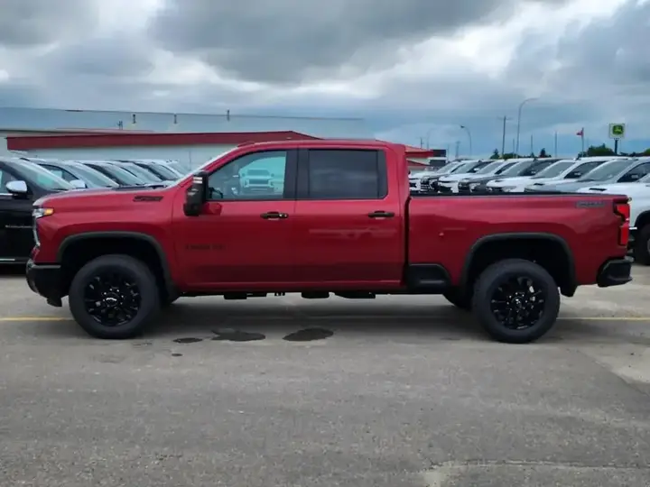 Chevrolet Silverado 3500 2026 photo 3