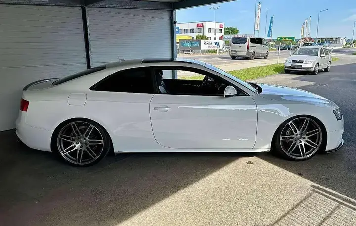 Audi A5 2012 photo 2