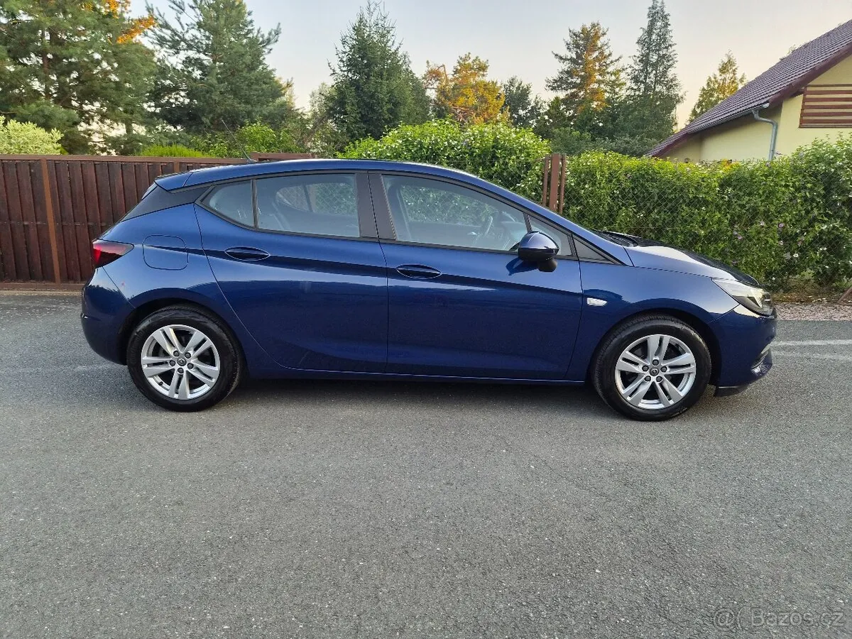 Opel Astra 2021 photo 2