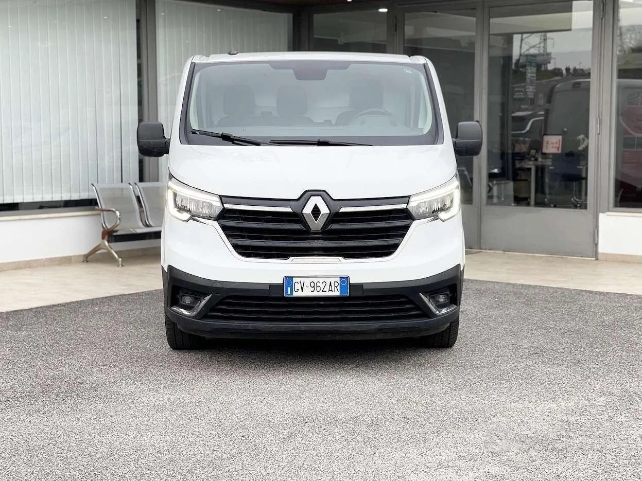 Renault Trafic 2024 photo 2