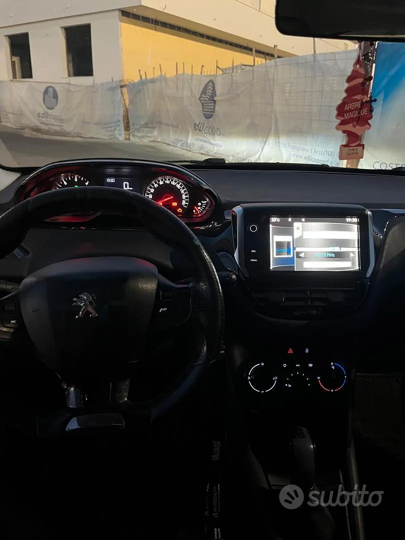 Peugeot 208 2013 photo 5