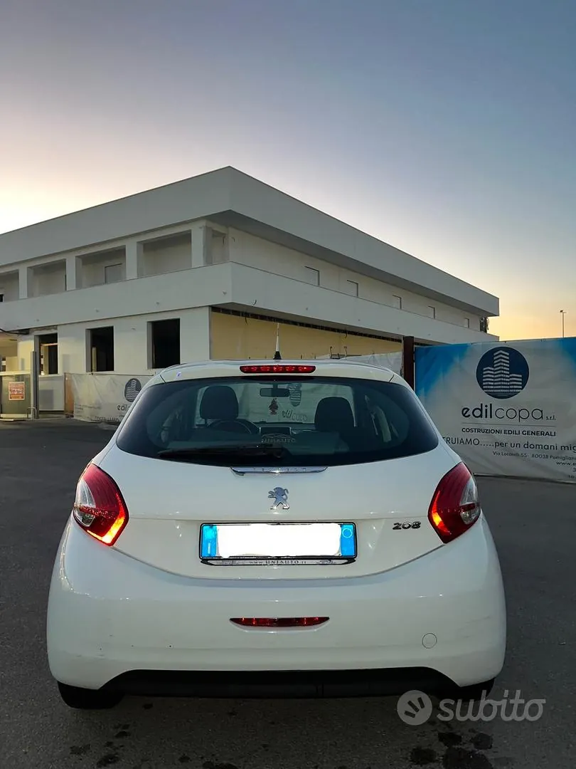 Peugeot 208 2013 photo 3