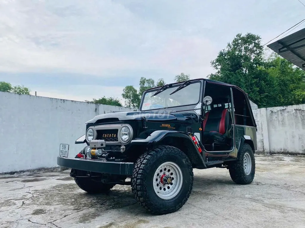Toyota Land Cruiser 1972 photo 2