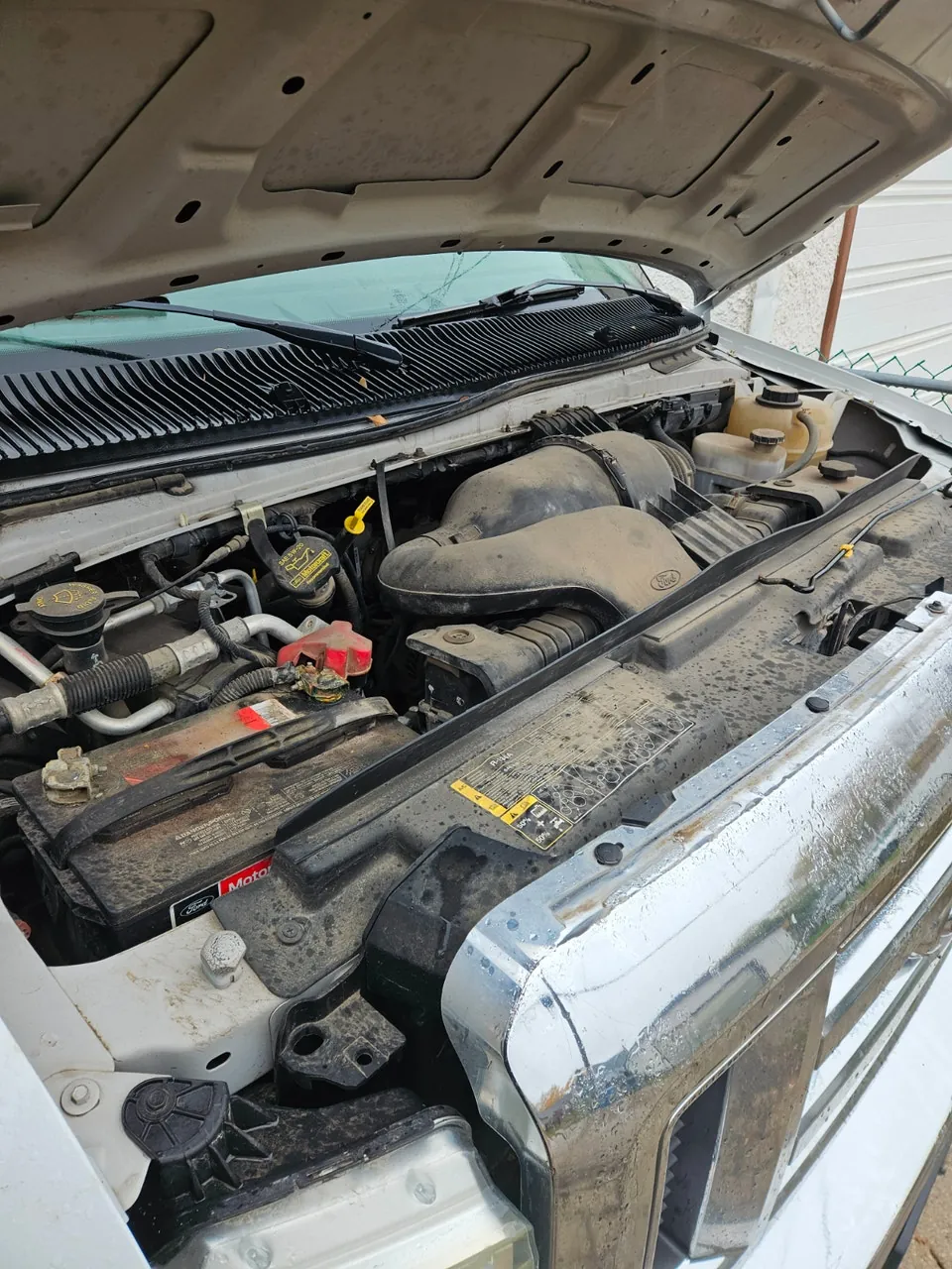Ford E-250 2010 photo 4