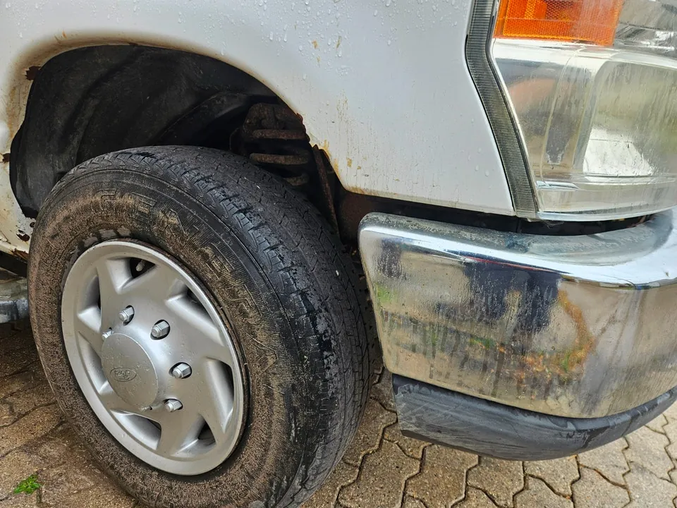 Ford E-250 2010 photo 3