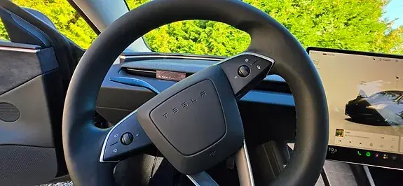 Tesla Model 3 2024 photo 3