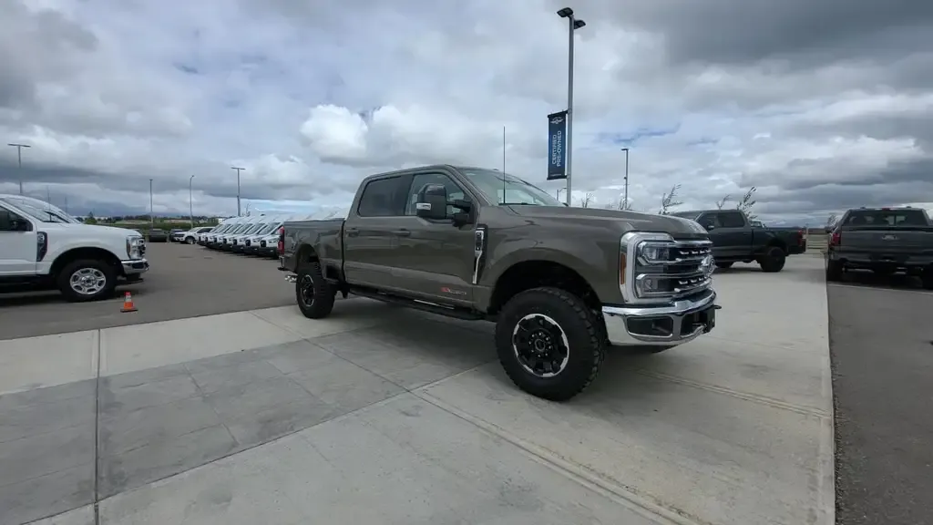 Ford F-350 Super Duty 2027 photo 2
