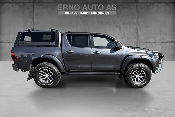 Toyota Hilux 2023 photo 2