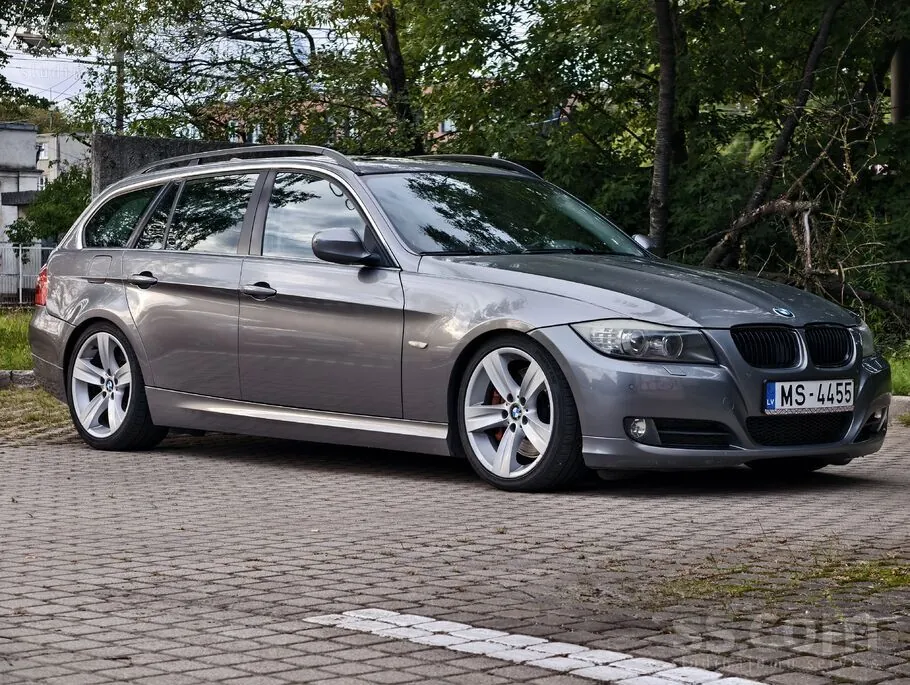 BMW 330 2009 photo 4