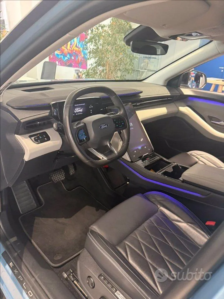 Ford Explorer 2024 photo 2