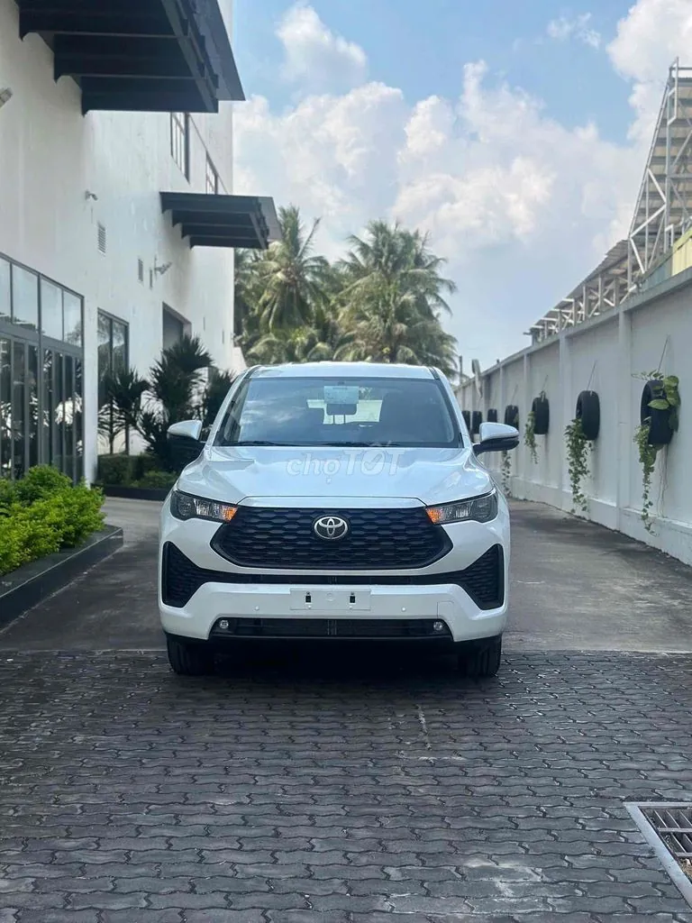 Toyota Innova Cross 2026 photo 2