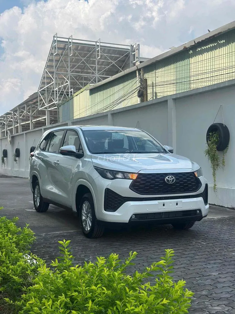Toyota Innova Cross
