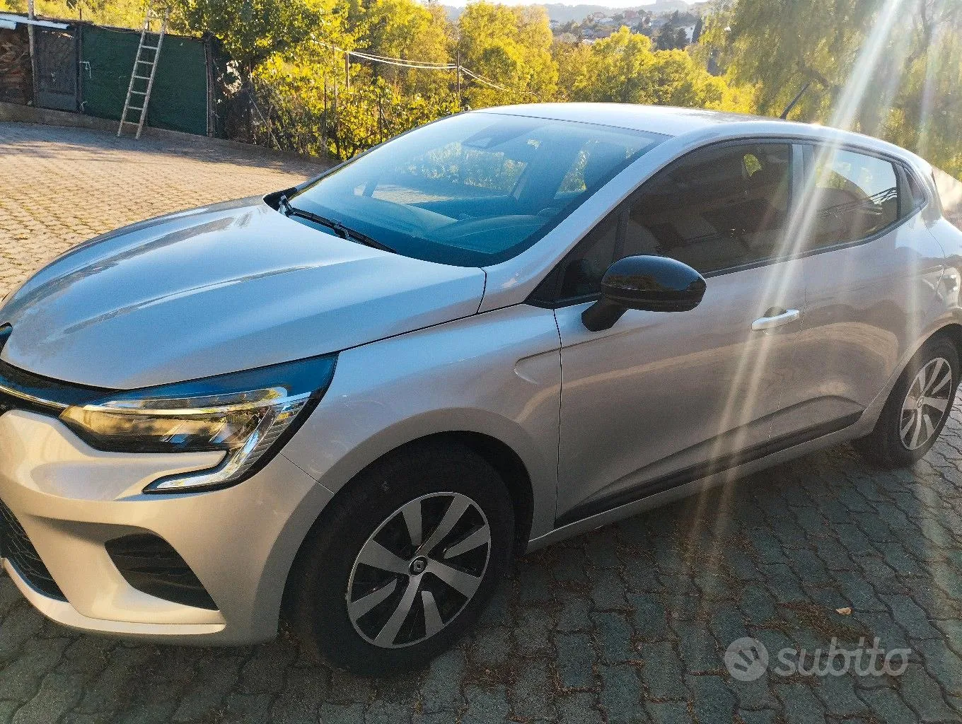 Renault Clio 2023 photo 2