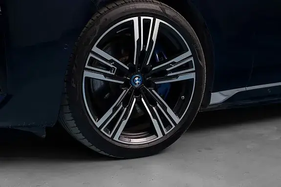 BMW I7 2023 photo 3