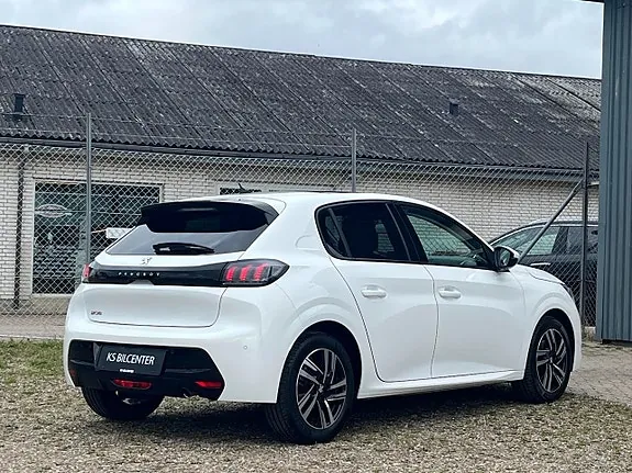 Peugeot 208 2021 photo 3
