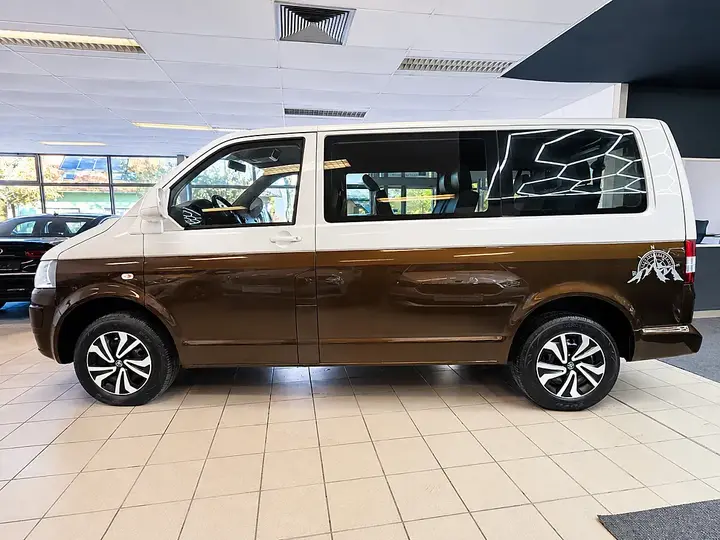 Volkswagen Caravelle 2010 photo 2