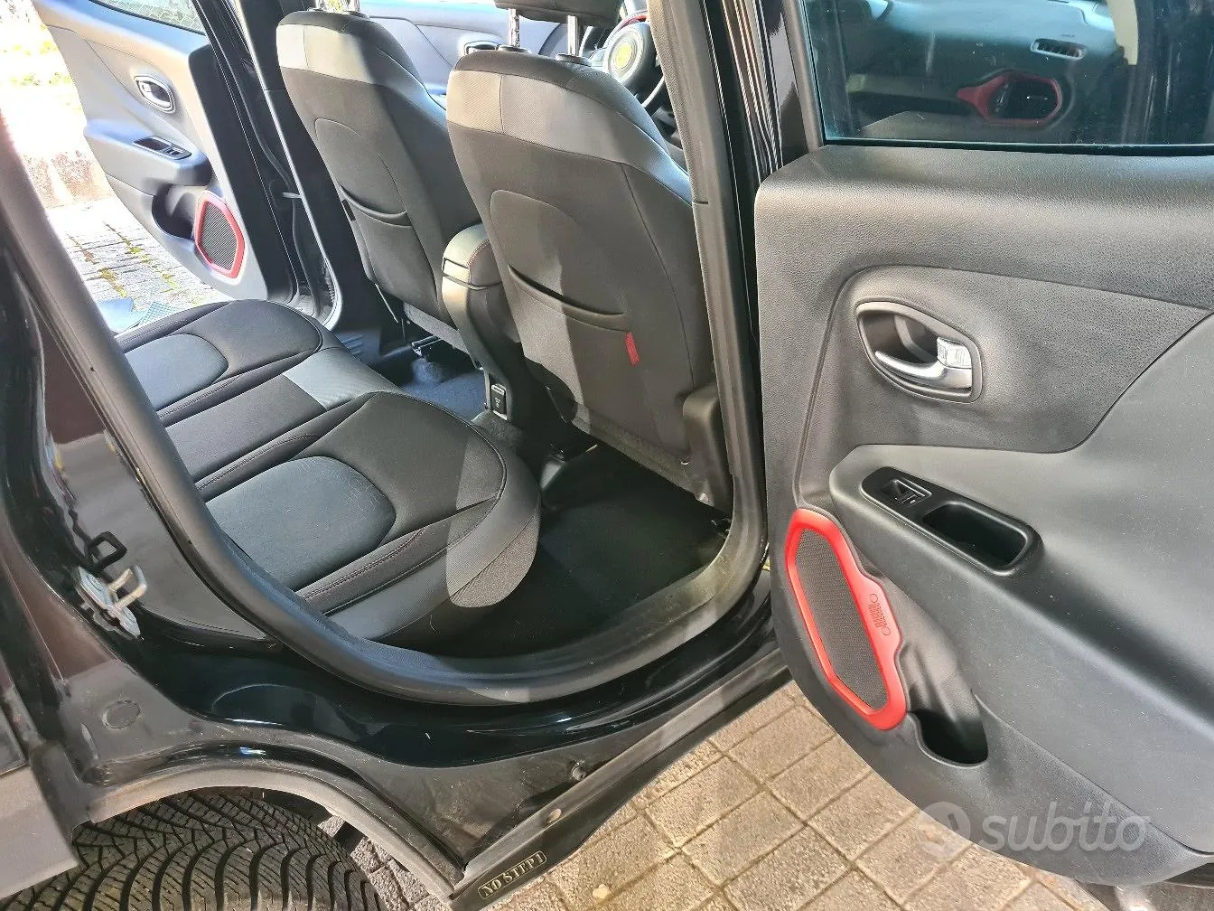 Jeep Renegade 2015 photo 4