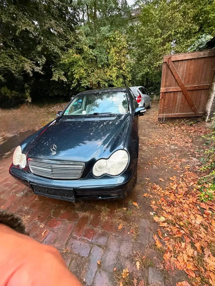 Mercedes-Benz C220