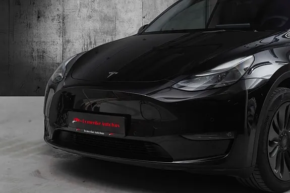 Tesla Model Y 2022 photo 2