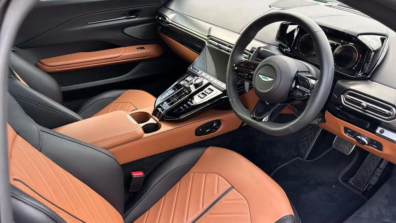 Aston Martin Vantage 2026 photo 3