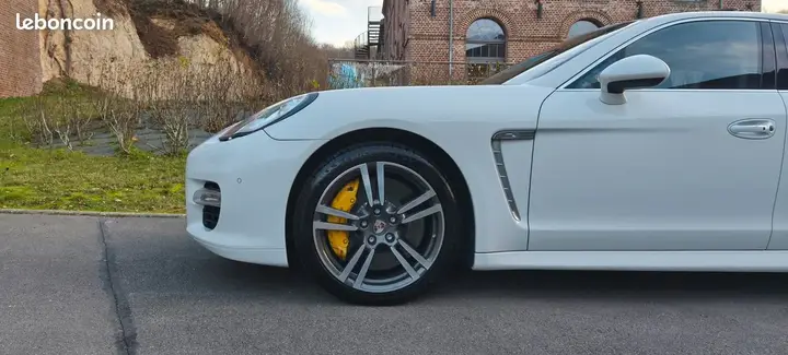 Porsche Panamera 2010 photo 2